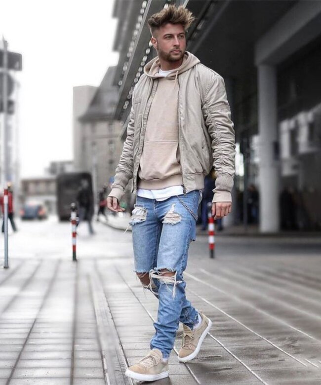 Bomber jacket with hood and ripped jeans
