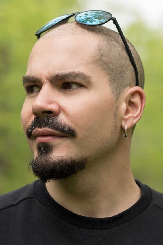 Boxed Beard with Blended Neckline