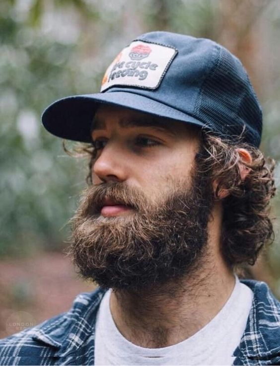 The Sculpted Full Beard with Volume